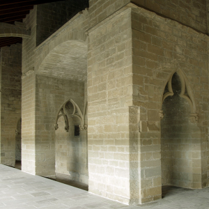 Ujué, Iglesia Santa Maria - between the church and outer fortified wall