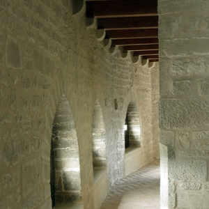 Ujué, Iglesia Santa Maria - between the church and outer fortified wall