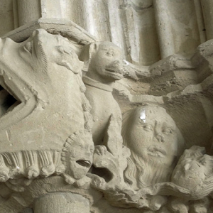 Ujué, Iglesia Santa Maria - north door carving