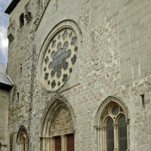 Orreaga/Roncesvalles, Iglesia de Santa Maria