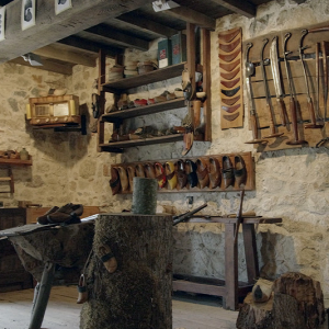 Forges de Pyrène - clog maker's workshop