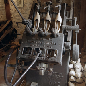 Forges de Pyrène - clog maker's workshop