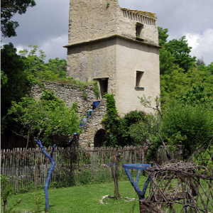 Abbaye de Villelongue - gardens and defensive tower