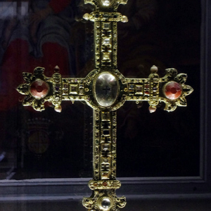 Castelnau-de-Montmiral, church - reliquary cross