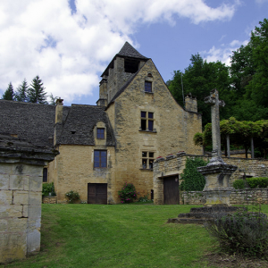 Vieux Saint-Crépin, presbytery and church