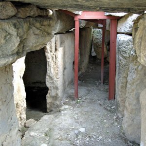 Elles Tombs - Main tomb, central corridor