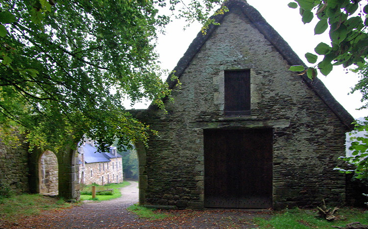 Abbaye de St Maurice tithe barn