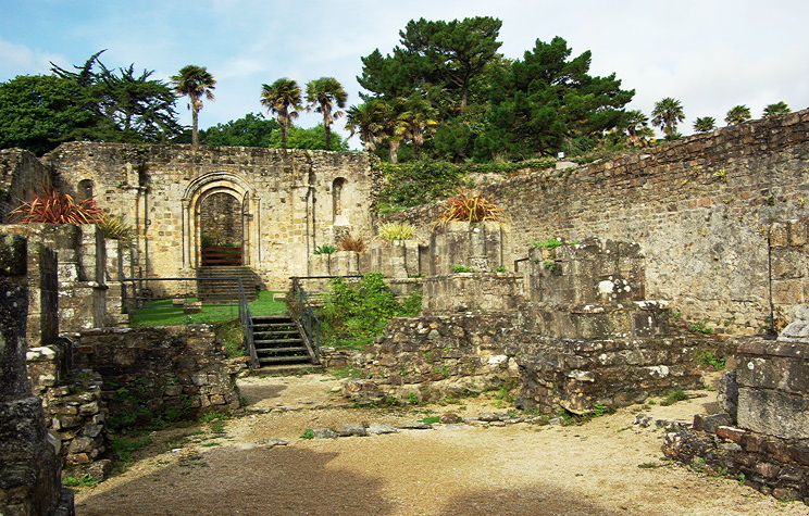 Abbey of St Guénolé nave
