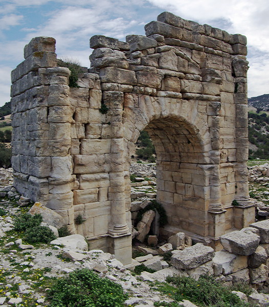 An unidentified Roman site between Elles Tombs and Maktar