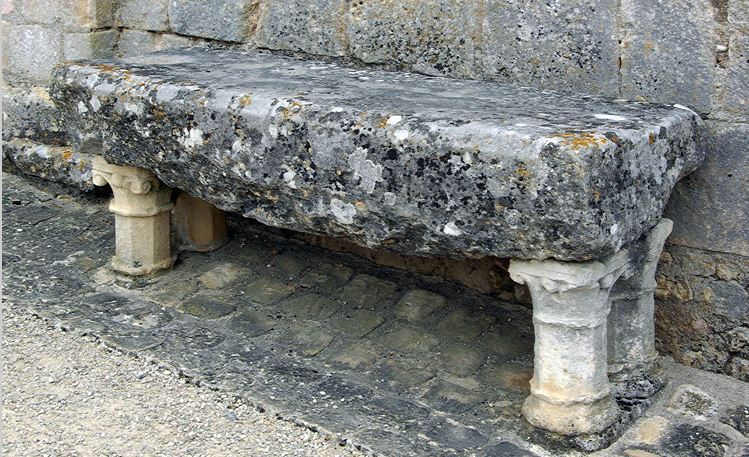 Antigny, Église Notre-Dame - funeral slab.png