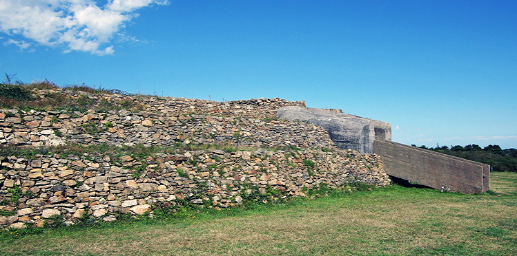 Cairn du Petit Mont - entrance to WW2 bunker