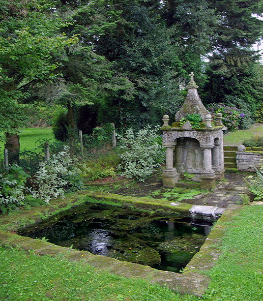 Chapelle de la Vraie Croix fountain