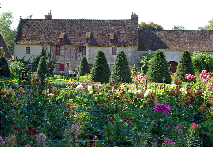 Château de Chenonceau - flower and vegetable gardens.png