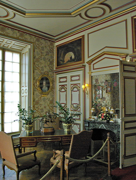 Château de Cheverny - portrait room.png