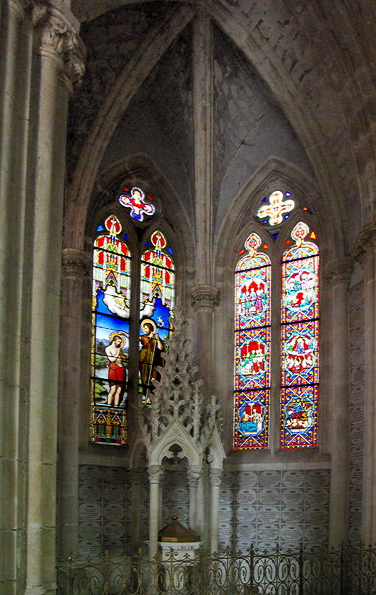 Châteauneuf-sur-Cher, Basilique Notre-Dame des Enfants - baptistry.png