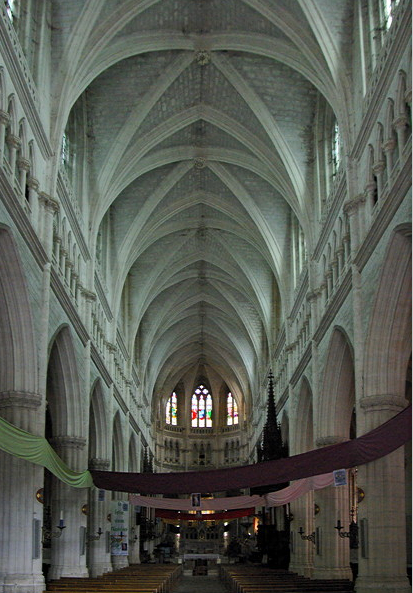 Châteauneuf-sur-Cher, Basilique Notre-Dame des Enfants.png