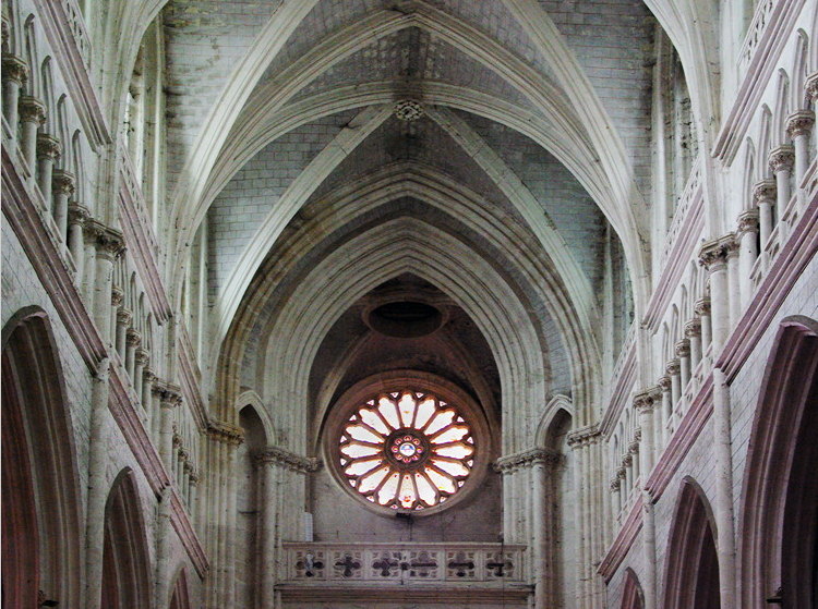 Châteauneuf-sur-Cher, Basilique Notre-Dame des Enfants.png