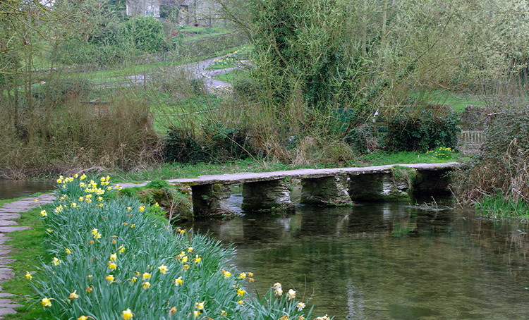 Clapper bridge between Eastleach St Martin and Eastleach Turville