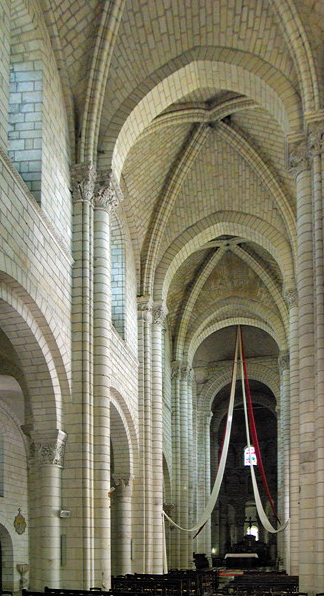 Collegiale de St-Aignan - nave.png