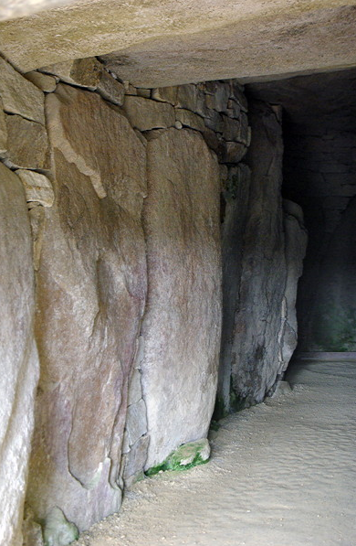 Dolmen de la Table des Marchands, Locmariaquer - pasageway