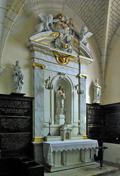 Église St Etienne de Cheverny - side altar.png