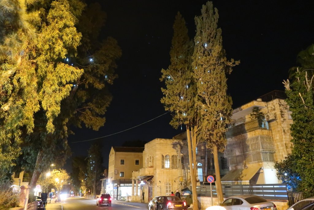 Emek Rafaim at night