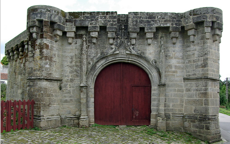 Guémené-sur-Scorff - town gate