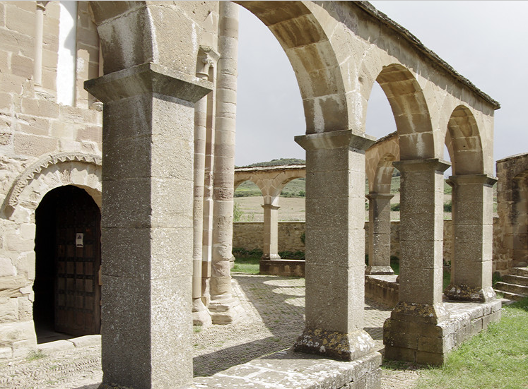 Iglesia Santa Maria de Eunate - colonnade