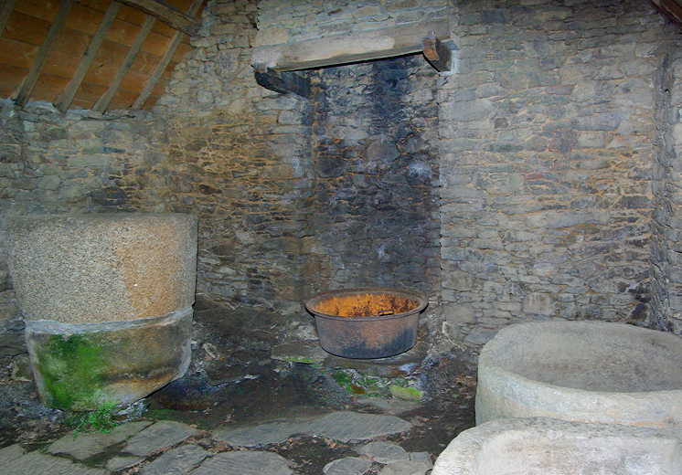 Kanndi du Fers, Ste Brigitte - vats for bleaching flax fibres