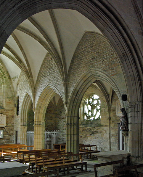 Kernascléden church, nave