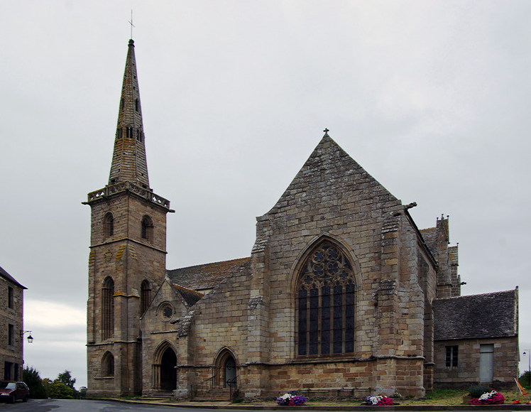 La Roche-Derrien, church