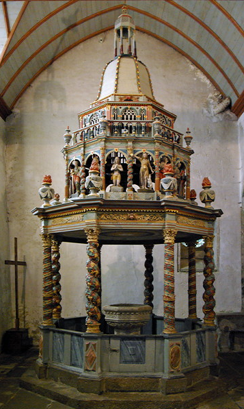 Lampaul-Guimiliau church, baptistry