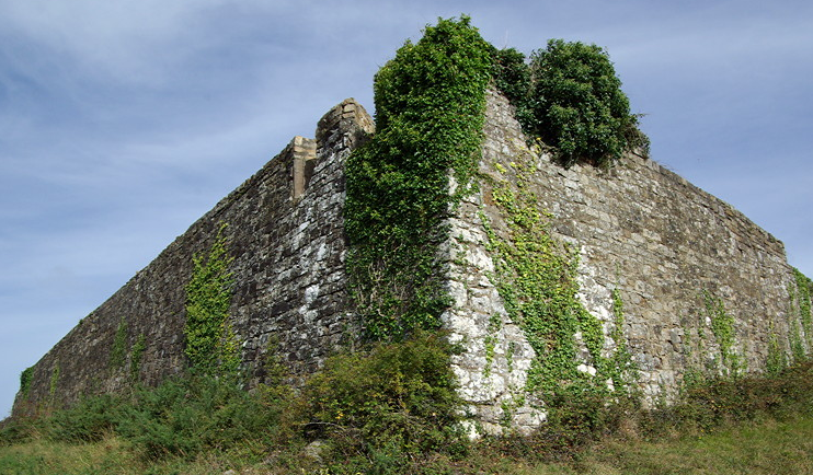 Lanvéoc - Fort Belvedere walls
