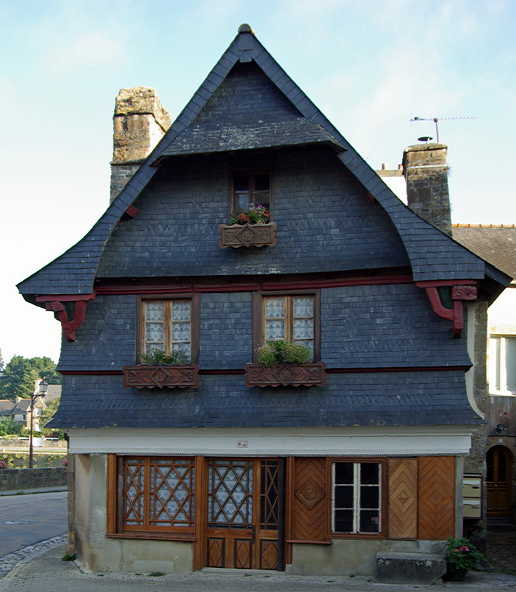 Le Faou, typical granite and tile house