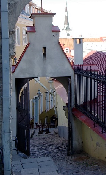 Luhike Jaig And Gate Between Upper And Lower Town