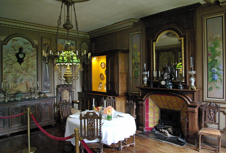 Manoir de Kérazan, dining room
