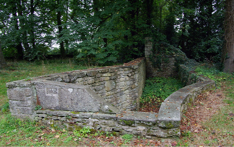 Manoir de Kérazan, dry moat