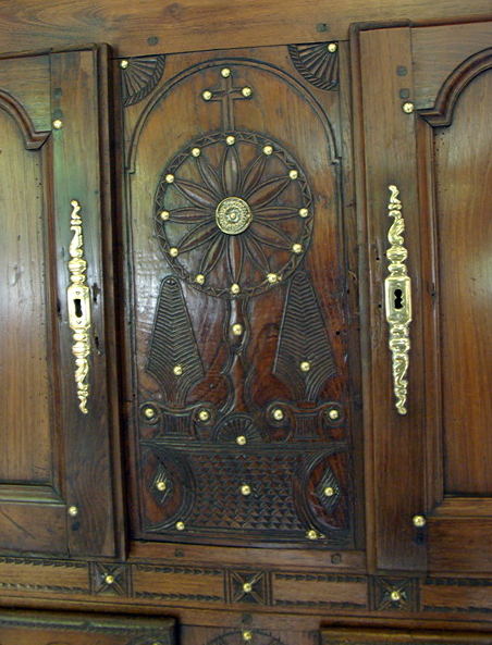 Manoir de Kérazan, kitchen cupboard