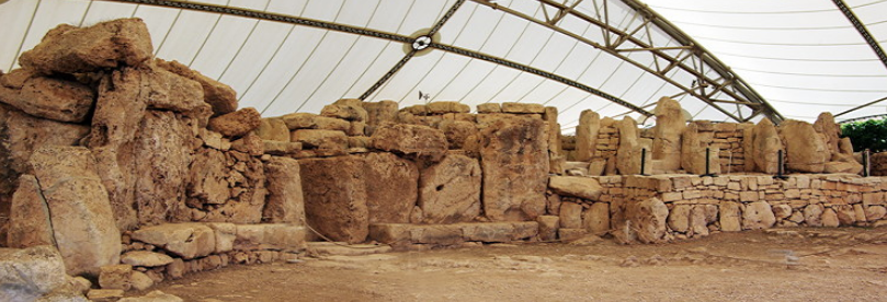 Mnajdra -courtyard and entrances to western and central temples