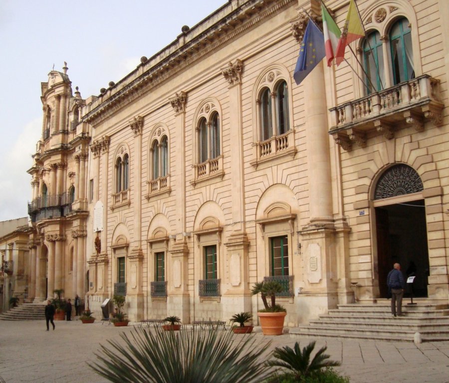 modica's piazza della comune.jpg