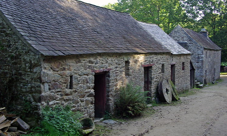 Moulins de Kerouat, cowshed and stables