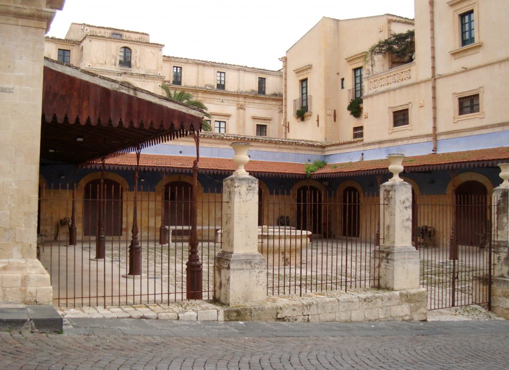 noto loggia mercato.jpg
