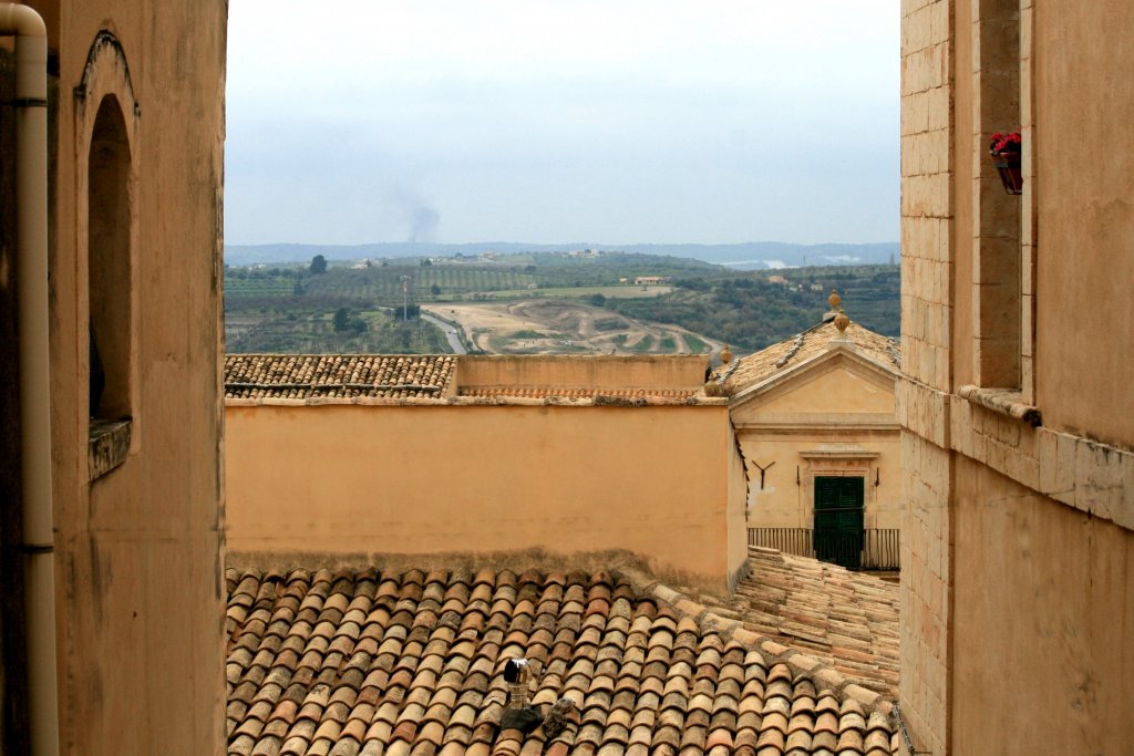 Noto rooftops.jpg