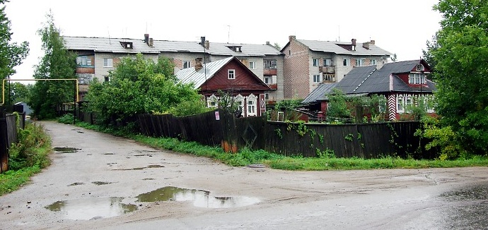 Old and new housing in Rostov Veliki