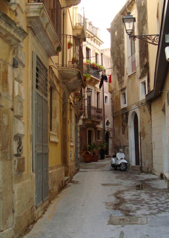 ortigia street.jpg