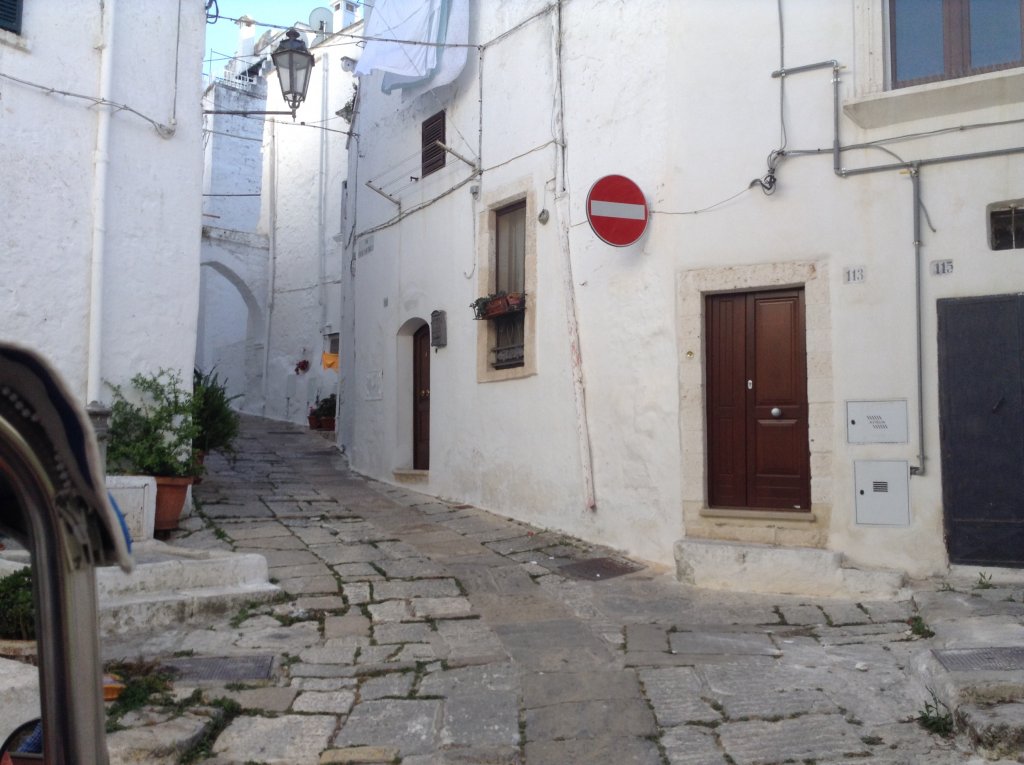 ostuni ape alley.JPG