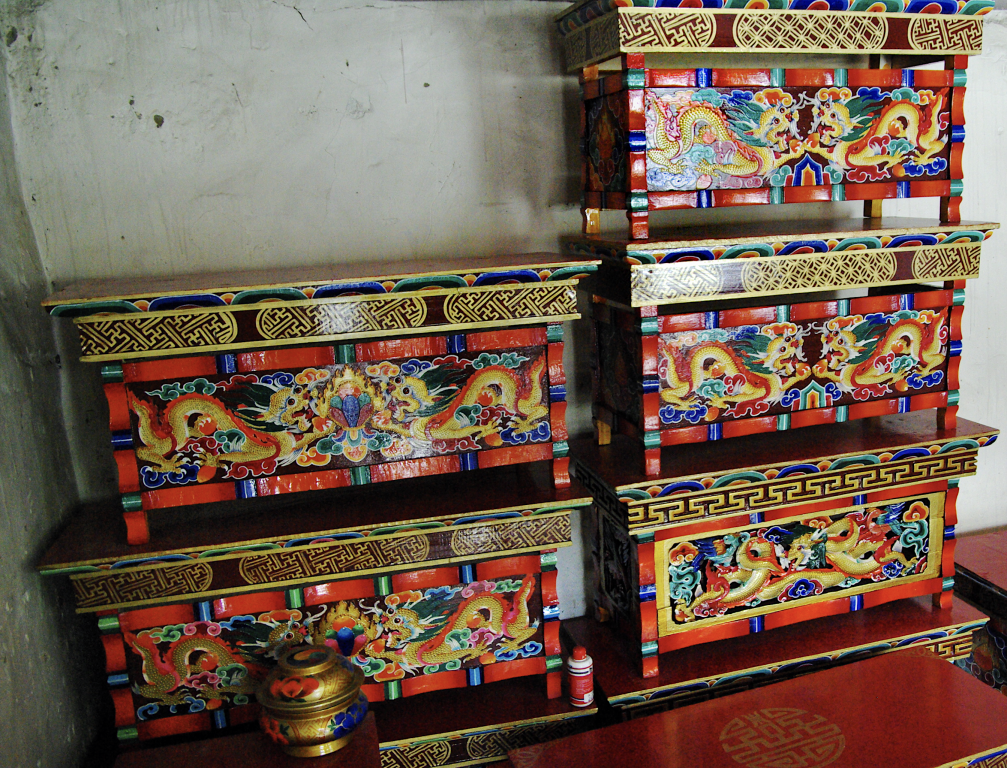 Painting traditional tables, Sumoor village