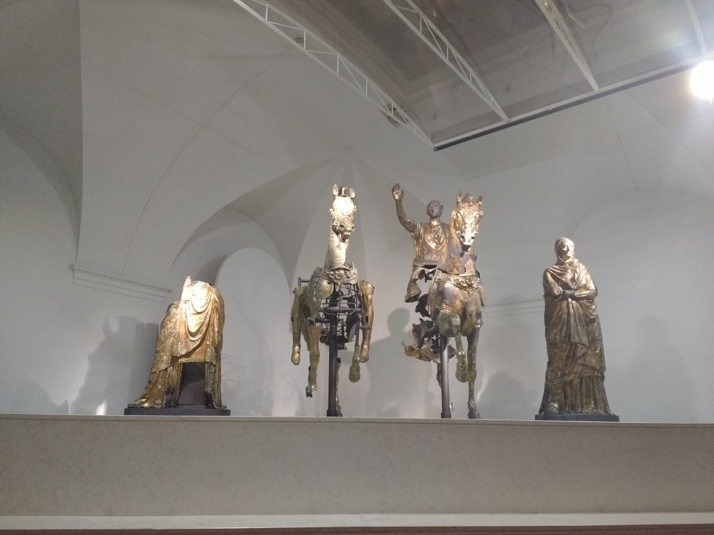 Pergola - Roman Glided Bronzes