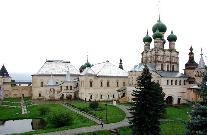 Rostov Veliky Kremlin, Metropolitan's Chambers with the Gateway Church of St John the Divine