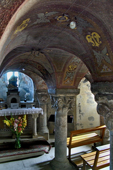 Saint-Jean-Soleymieux, Église St-Jean-Baptiste - crypt of Notre-Dame-sous-Terre